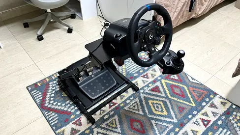 Urgent - Logitech G923 wheel with stand, shifter, and accessories