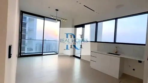 Modern Living-Smart Layout-Prime Community Location