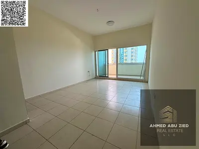 أكبر مساحة غرفة وصالة بإطلالة بحرية كاملة للإيجار السنوي في الراشدية 3 أبراج عجمان وان تشطيب راقٍ بلكونة مطبخ أمريكي باركن مجاني ومسبح وحديقة