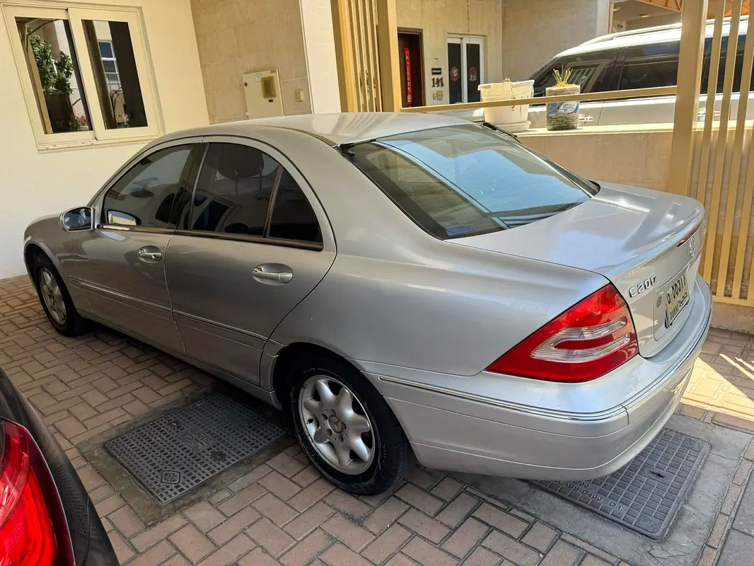 Mercedes-Benz C-Class 2004 — photo 1 of 4