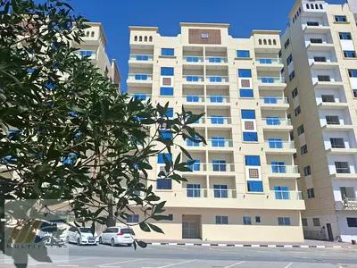 فرصة استثمارية قوية لامتلاك شقة غرفتين وصالة بسعر أقل من السوق  مناسب للسكن أو الاستثمار في قرية الاميرة - الياسمين / عجمان