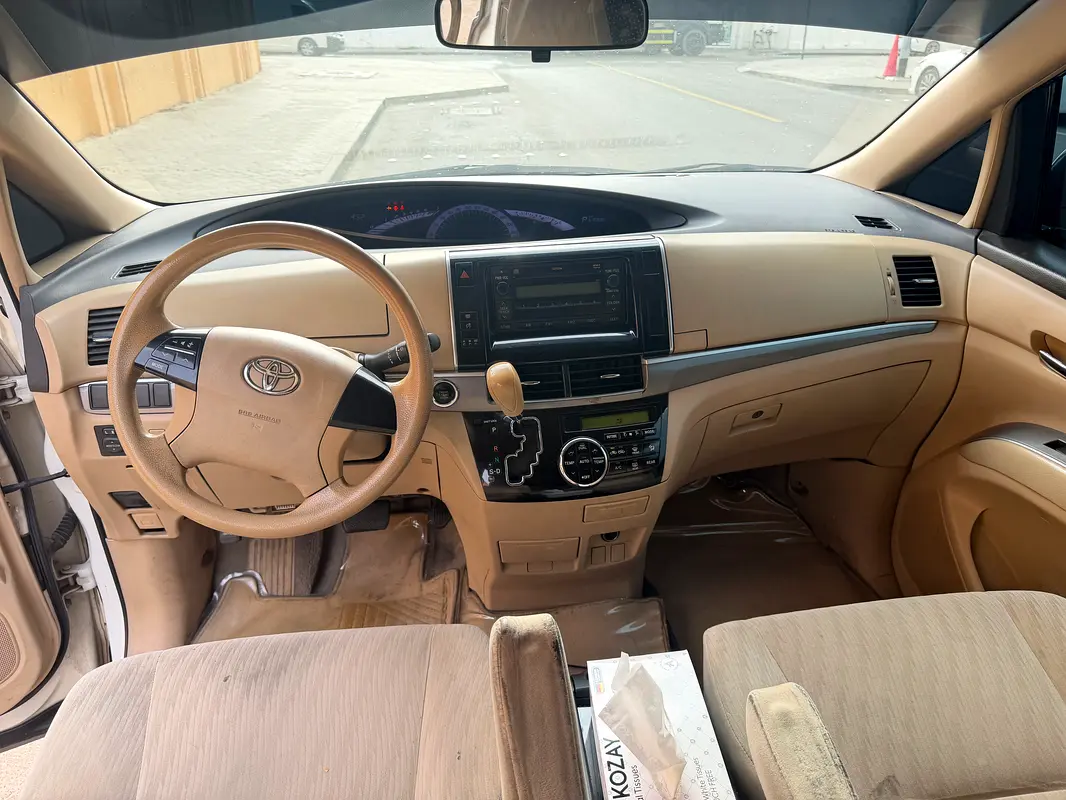 Toyota Previa 2013 — photo 1 of 8
