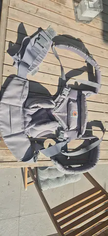Light grey ergonomic baby carrier - good condition