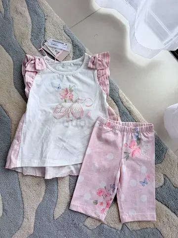 New Lapin house set size 4-5y 140dhs