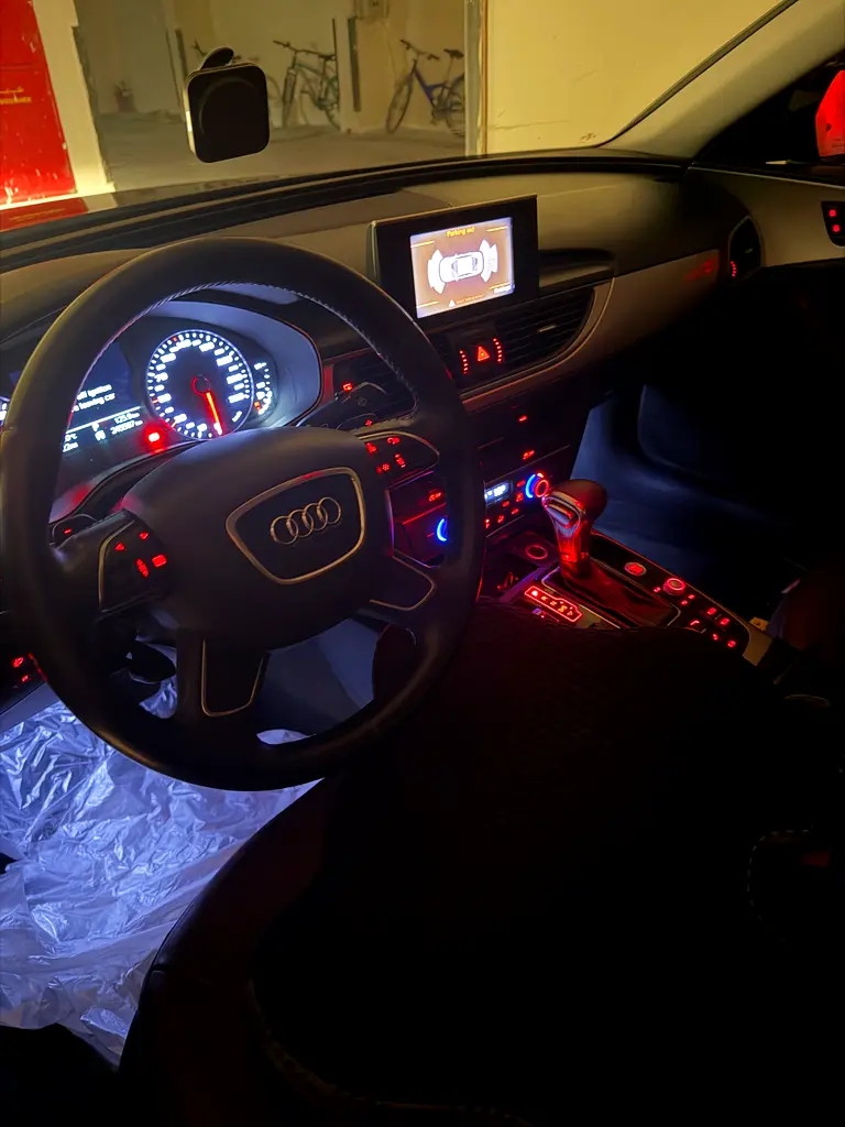 Audi A6 2013 — photo 1 of 3