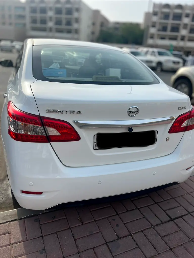 Nissan Sentra 2016 — photo 1 of 5
