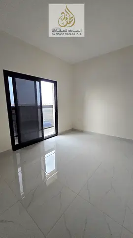 شقة أول ساكن للإيجار في منطقة العالية – عجمان ✨🏡  فرصة رائعة للسكن في بناية جديدة بالكامل 👌، شقة غرفة وصالة بتشطيب حديث ومساحات مريحة، تقع على الشار