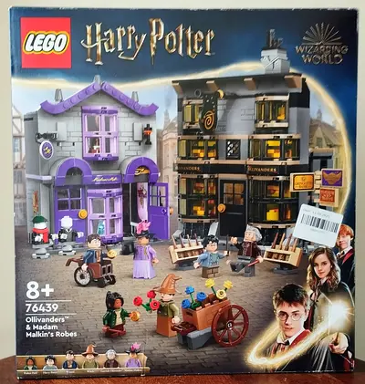 LEGO 76439 Harry Potter Ollivanders  Madam Malkins Robes Set