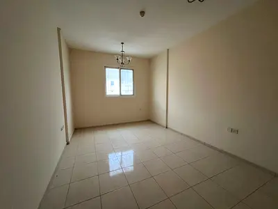 شقة غرفة وصالة في القليعة بإطلالة مفتوحة، بدون تأمين، الإيجار 30,000 درهم سنويًا، دفعات سهلة وموقع قريب من الخدمات.