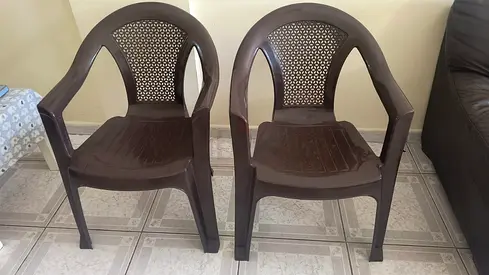 Set of 2 brown plastic chairs — used, sturdy