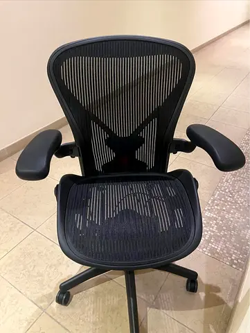 Herman Miller Highly Recommend Aeron Classic Chair fully loaded Size B