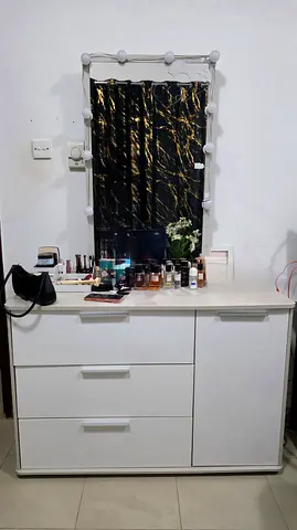 White 3-Drawer Dresser with Mirror and Vanity Lights