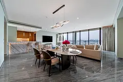 Prestigious Living with Palm and Sea Views