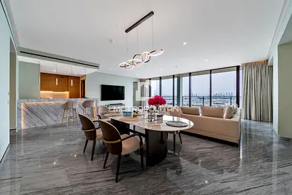 Prestigious Living with Palm and Sea Views