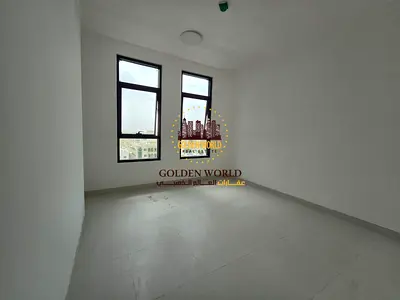 شقة غرفة وصالة بالقليعة، أول ساكن، باركنغ مجاني، اطلالة مفتوحة، نوافذ بانوراما، غرفة ماستر، 2 حمام، حمام ضيوف بدوش، السعر 42 ألف.