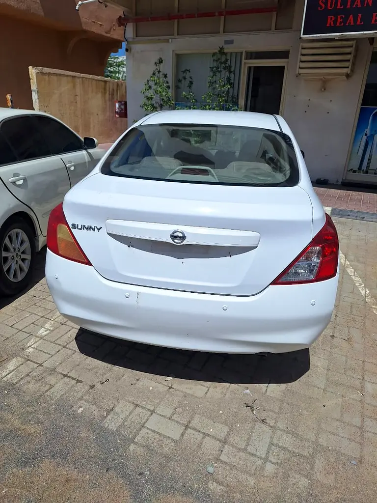 Nissan Sunny 2014 — photo 1 of 8