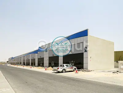 معرض واسع متاح – بمساحة 2,400 قدم مربع مع طابق ميزانين