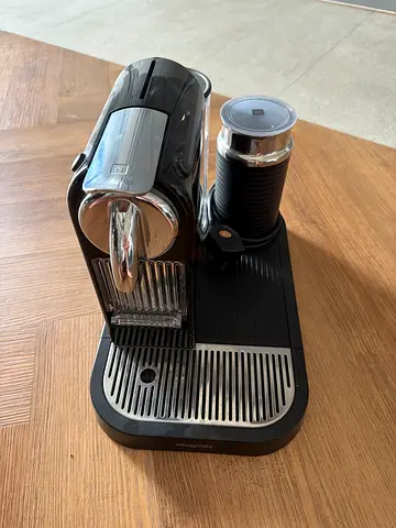 Nespresso coffee machine with Aeroccino milk frother — working condition