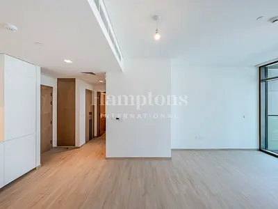 Semi Furnished| Mid Floor | Community View