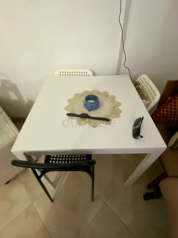 Compact white square table with 4 chairs