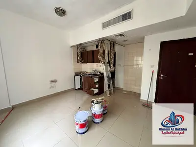 استوديو بمساحه  ممتازه _ تكييف مركزى _ غاز مركزى _ متوفر باركينج _ بجوار المسجد _ سهل الوصول الى مخرج دبي