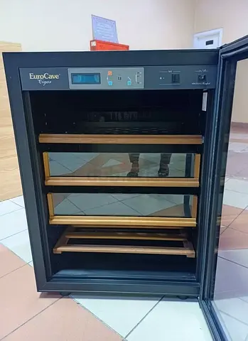 EuroCave V-SIGAR S  140 ltr fridge
