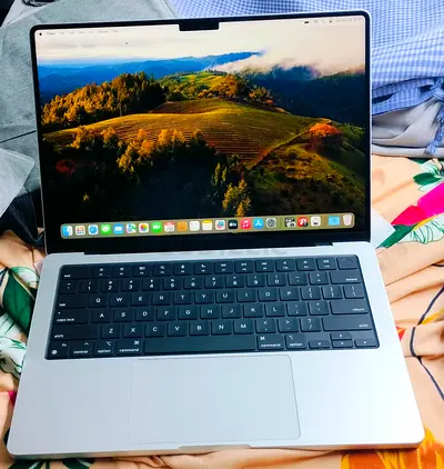 MacBook Pro/ M3 / 16GB / 1TB