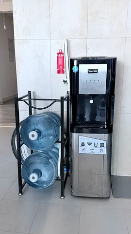 Water dispenser with bottle organizer