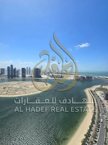 ✨ للإيجار في الشارقة – منطقة الخان ✨ 🔥 فرصة ذهبية لعشاق الإطلالات البحرية المباشرة 💖🌊، متاح الآن شقة فاخرة 3 غرف وصالة مع غرفة خادمة 🛏️🛋️، بتشطيب