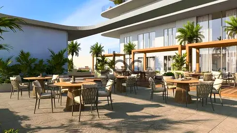 إطلالة على المسبح | شرفة واسعة | معيشة فاخرة | موقع متميز