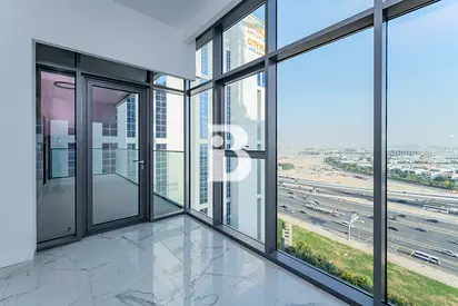 Modern Living | Closed Kitchen | Vacant