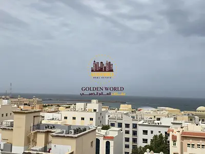 شقة غرفتين وصالة بالقليعة، أول ساكن، بلكونة، اطلالة مفتوحة وفل بحرية، 2 غرف ماستر، 3 حمامات، حمام ضيوف بدوش، تكييف جديد، باركنغ مجاني، السعر 51 ألف.