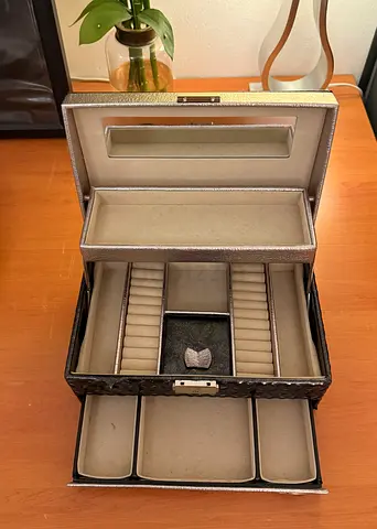 Jewelry box with lock  Key