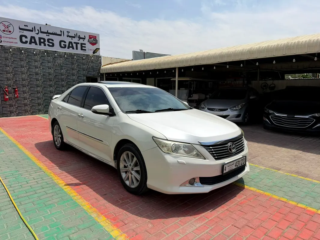 Toyota Aurion 2014 — photo 1 of 14