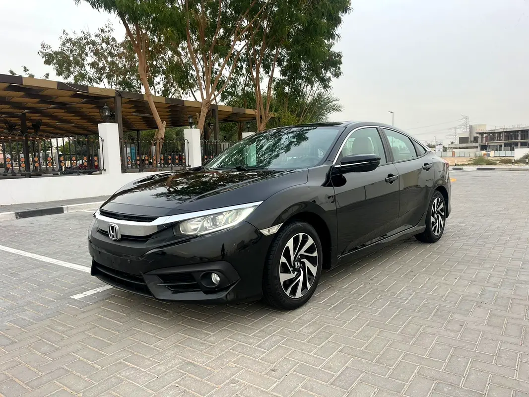 Honda Civic 2017 — photo 1 of 18