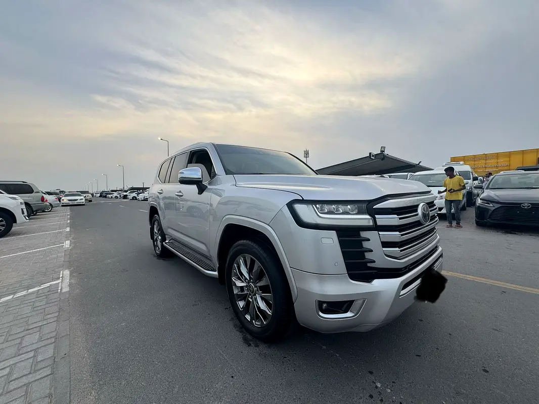 Toyota Land Cruiser 2022 — photo 1 of 15