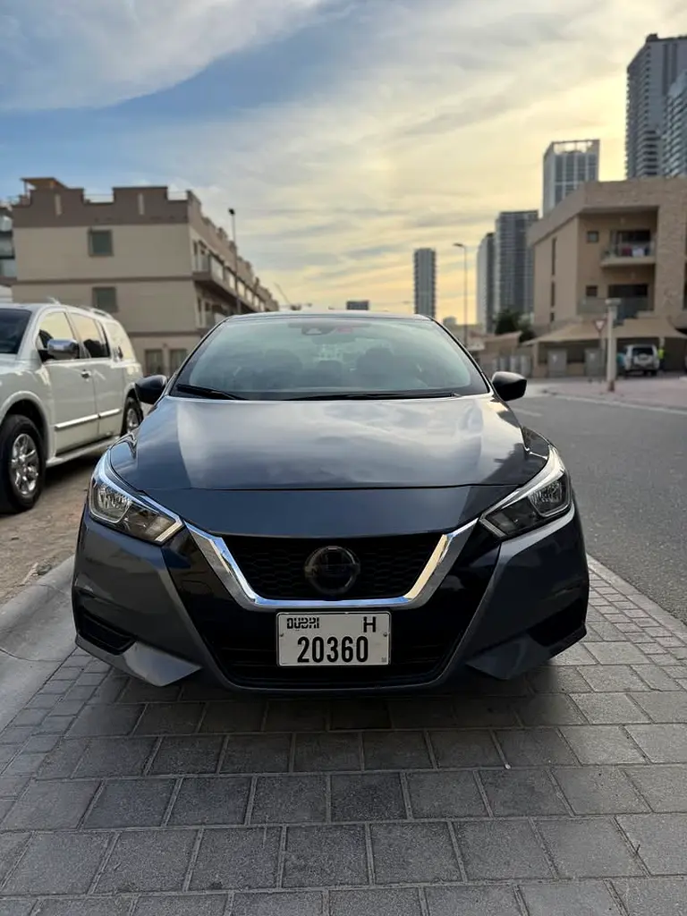 Nissan Versa 2022 — photo 1 of 7