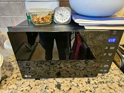 LG Microwave in Very Good Condition