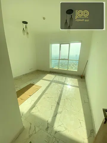 شقة مميزة غرفة وصالة للبيع في أبراج الواحة مع بلكونة ومرافق كاملة