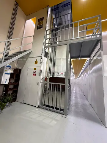 SELF STORAGE AND MOVING PACKING SERVICES IN UAE 24/7 AVAILABLE DOOR TO STORE STORE TO DOOR