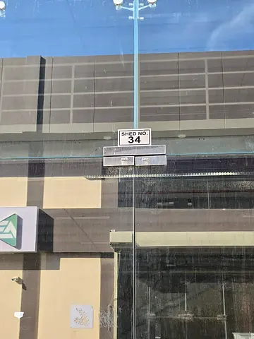 Shobra for Annual Rent – Al Jurf 3, Ajman 📍 Close to Mohammed Bin Zayed exit 🚗 • Mezzanine floors• Electricity: 36 volts, 29 watts ⚡  Close to Moha