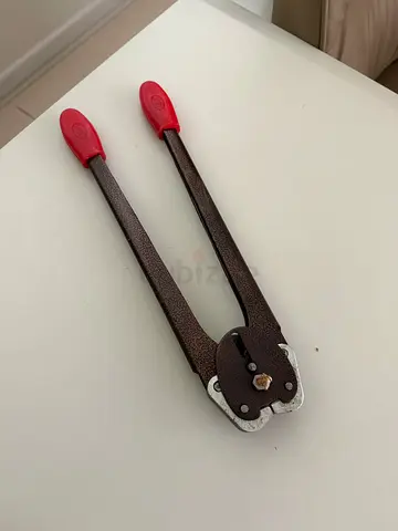 Container non slip bolt seal cutter 90% clearance