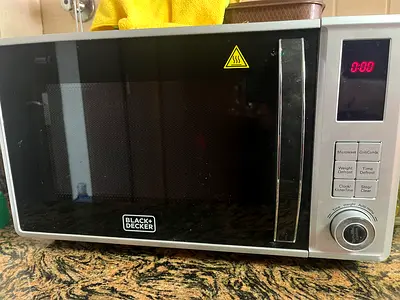 URGENT Sale due to relocation to UK. Black  Decker Microwave Oven - 170 AED