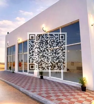 فرصة استثمارية مميزة! عقار مكون من 3 محلات تجارية للبيع، حاصل على ترخيص بناء من طابق أرضي إلى 3 طوابق، بالقرب من دبي والشارقة.