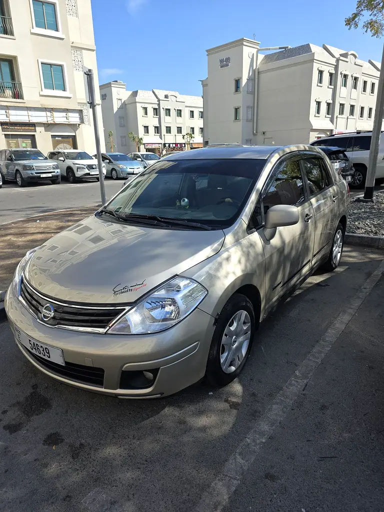 Nissan Tiida 2012 — photo 1 of 2