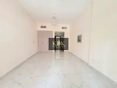 Studio /Fitted Kitchen /Decent size