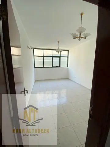 Abu Shagara apartment is available, 2 rooms, a hall, 2 bathrooms, air conditioning, owned by the owner, and wall safes, without administrative fees.