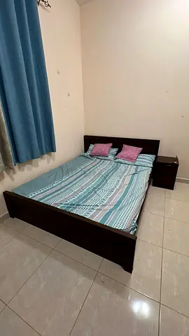 Bed with mattress and 1 side table