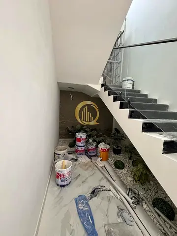 فيلا للبيع في الحوشي ضاحيه البديع الصوب الاول قريبه من دوار المروج  مساحه الارض 5100 قدم  مساحه البناء 4200 قدم