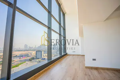 شقة دوبلكس من 3 غرف نوم | معيشة مزدوجة الارتفاع | إطلالات على الأفق والبحر